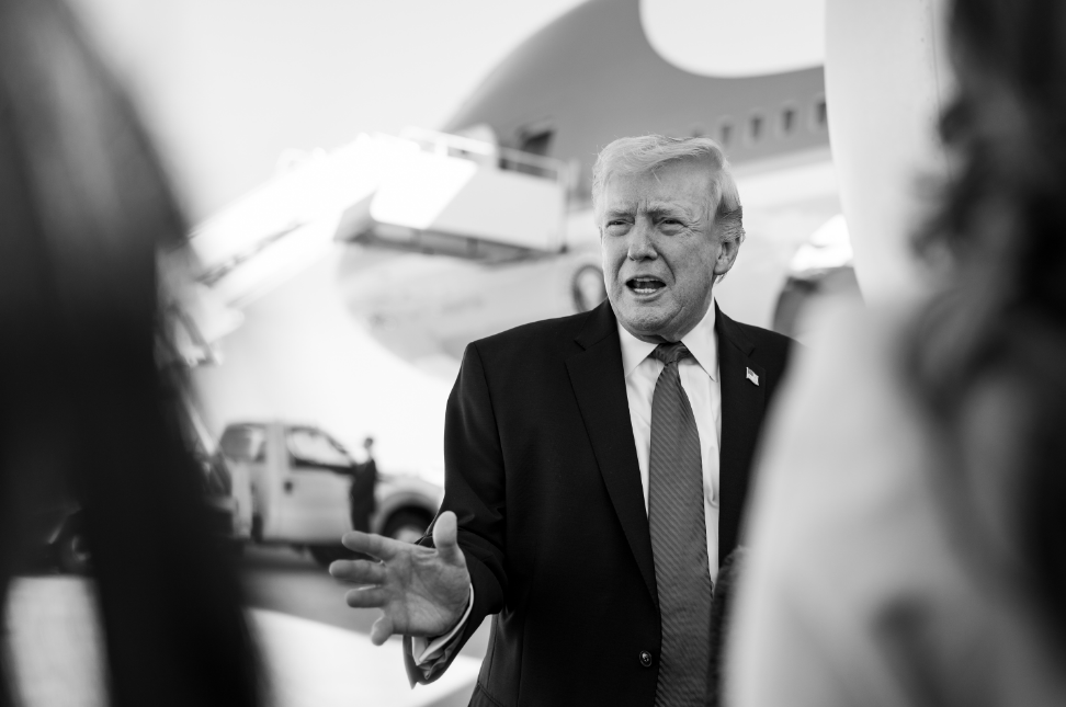 Таємна евакуація Трампа: хто полетів разом із президентом США? Таємна евакуація Трампа: хто полетів разом із президентом США?